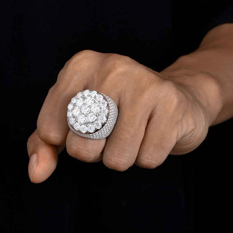 Hip-hop style men's moissanite ring—fully paved with stones, versatile and trendy.