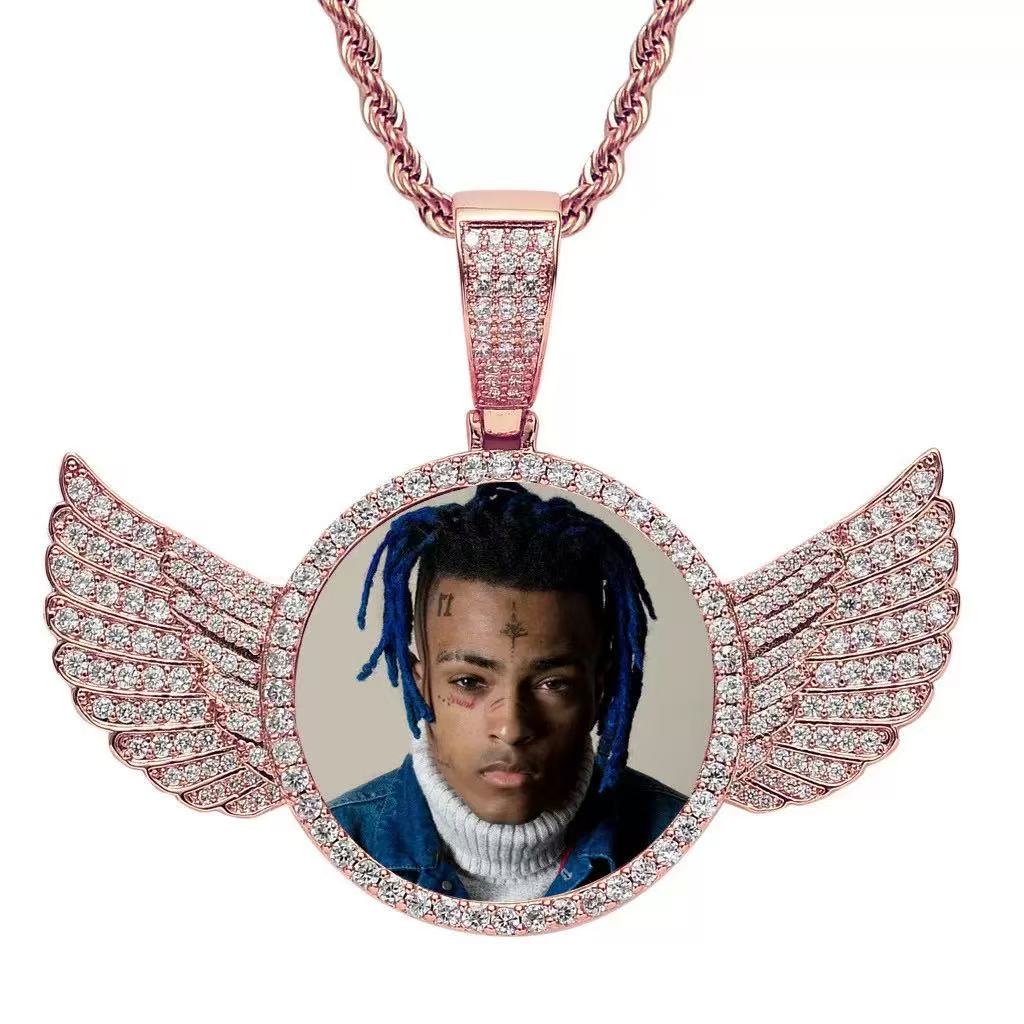 Commemorative Round Winged Photo Frame Pendant — Creative DIY & Customization from Your Own Image