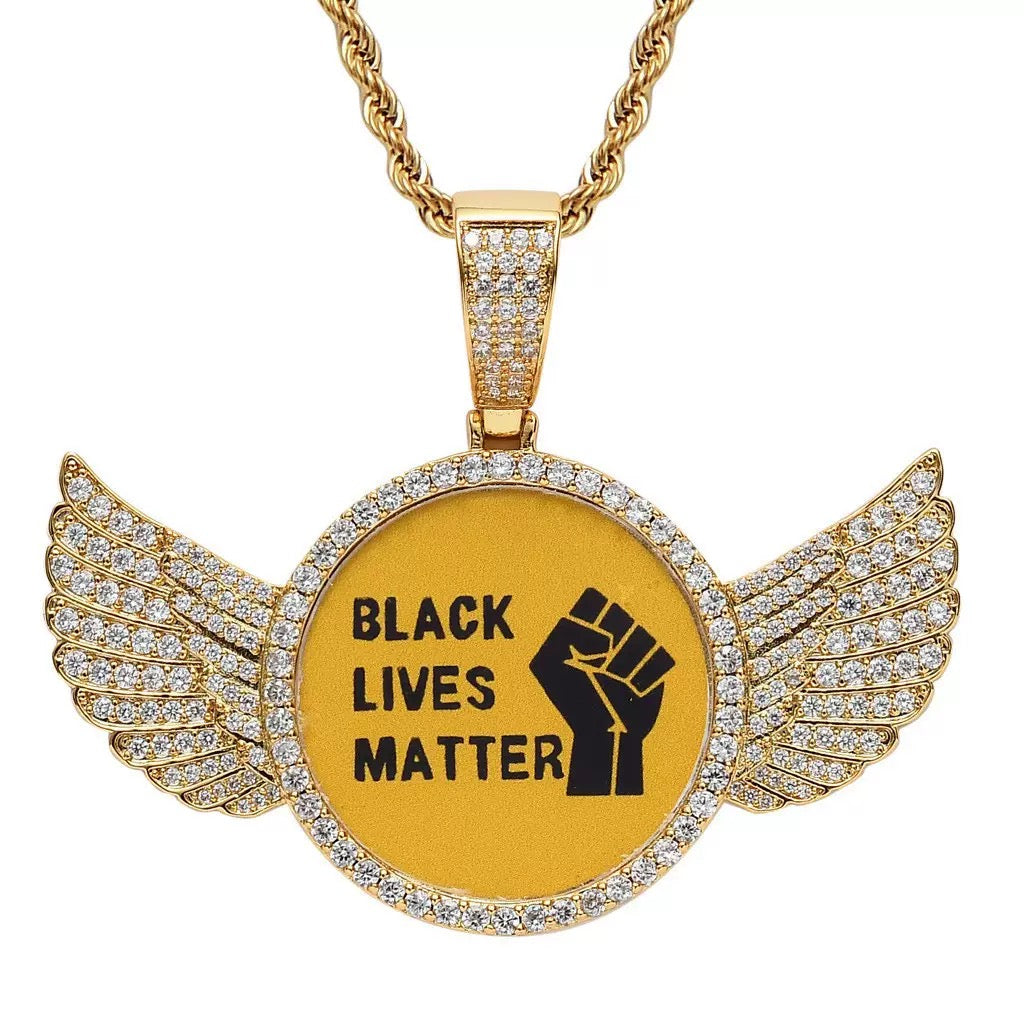 Commemorative Round Winged Photo Frame Pendant — Creative DIY & Customization from Your Own Image