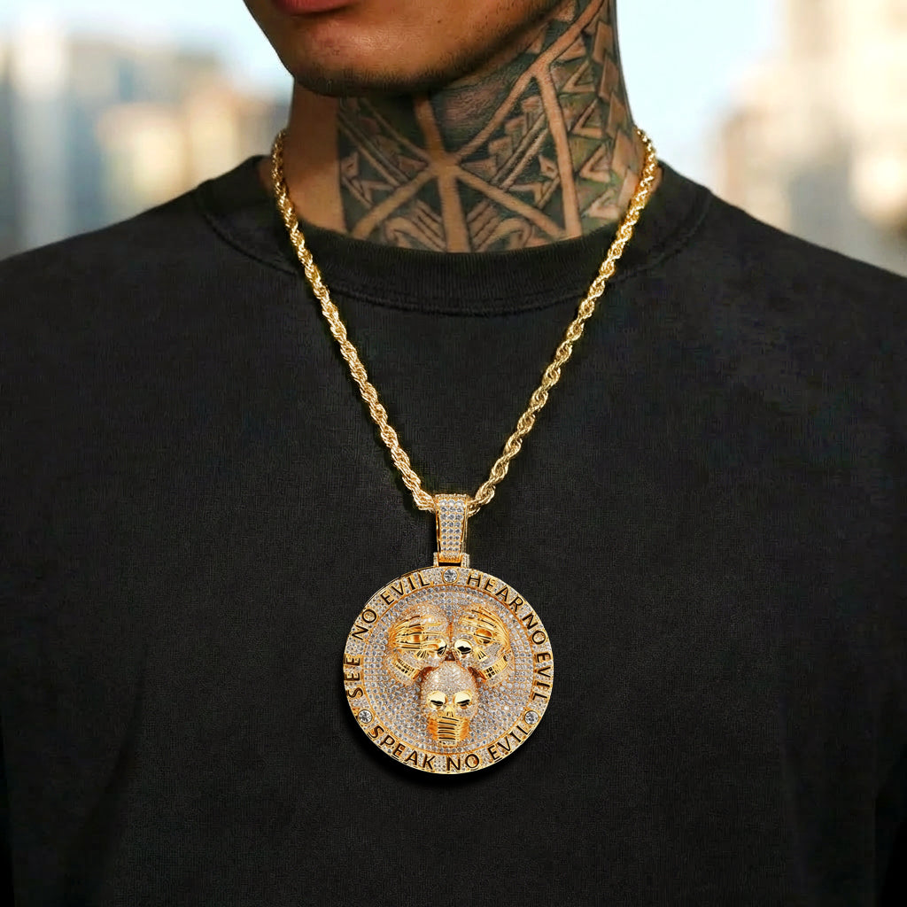 Street Style | ¡°Hear No Evil, See No Evil, Speak No Evil¡± Pendant