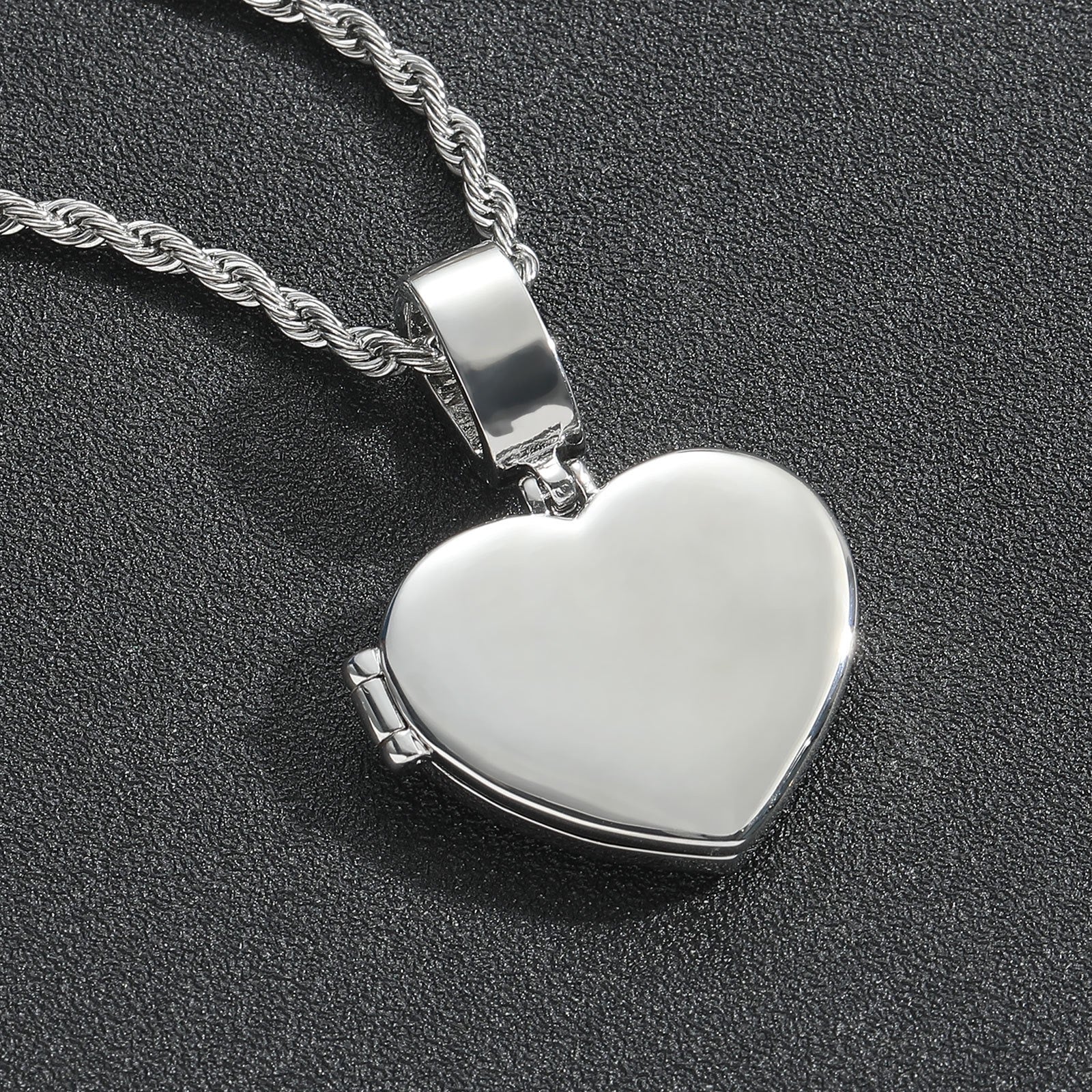Hip-Hop Style Photo Frame Pendant — Trendy Small Flip-Open Heart-Shaped Photo Locket
