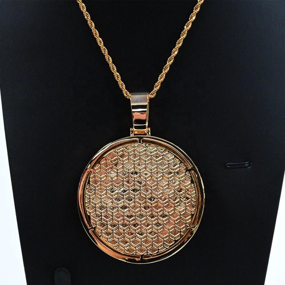 Street Style | ¡°Hear No Evil, See No Evil, Speak No Evil¡± Pendant