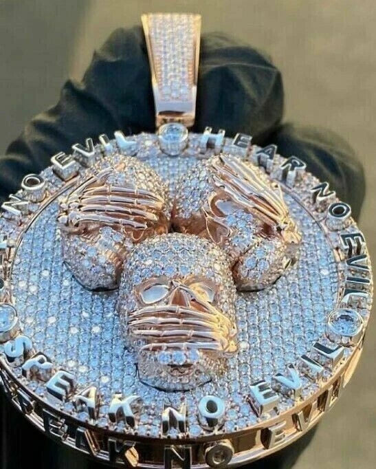 Street Style | ¡°Hear No Evil, See No Evil, Speak No Evil¡± Pendant