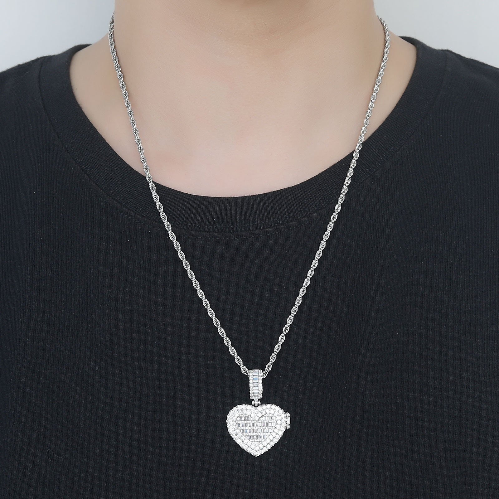 Hip-Hop Style Photo Frame Pendant — Trendy Small Flip-Open Heart-Shaped Photo Locket