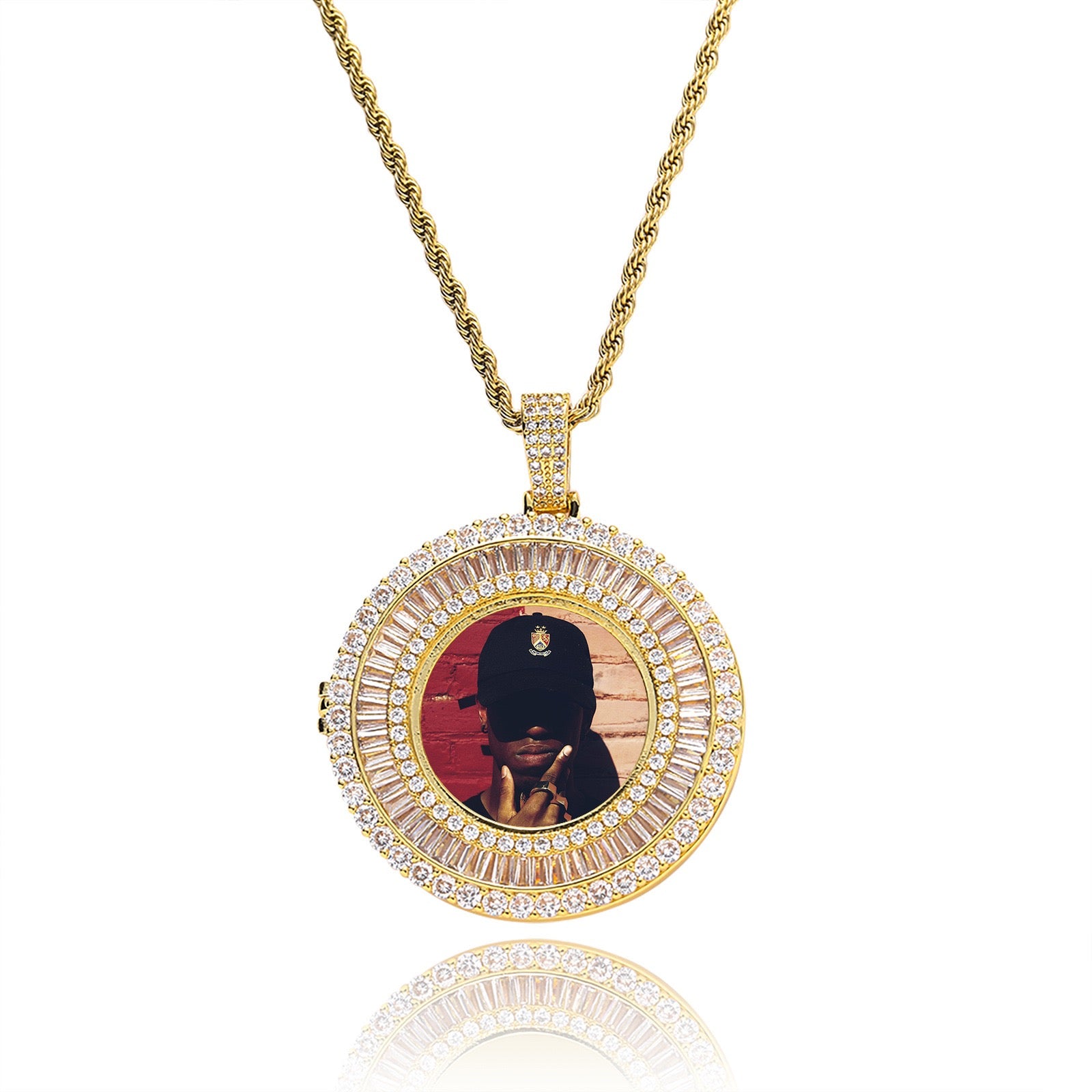Personalized Round Photo Frame Pendant — DIY Creative Design with Square Zircon