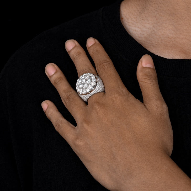 Hip-hop style men's moissanite ring—fully paved with stones, versatile and trendy.